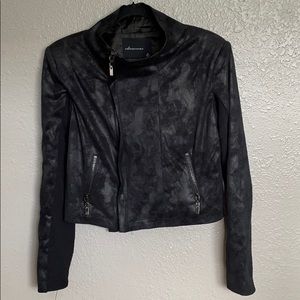 Olivaceous crop black jacket